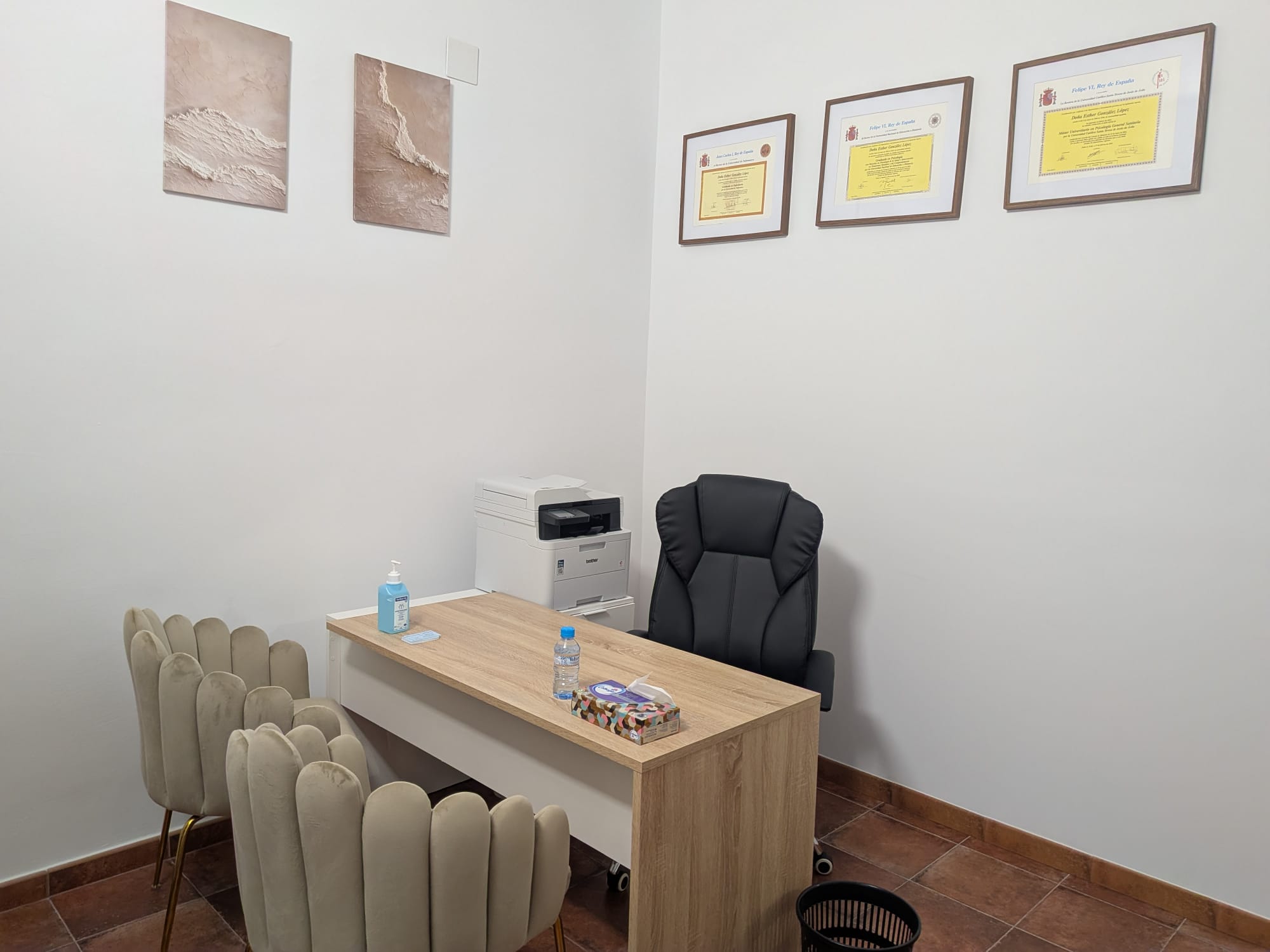 Consulta de terapia con la mesa de trabajo
