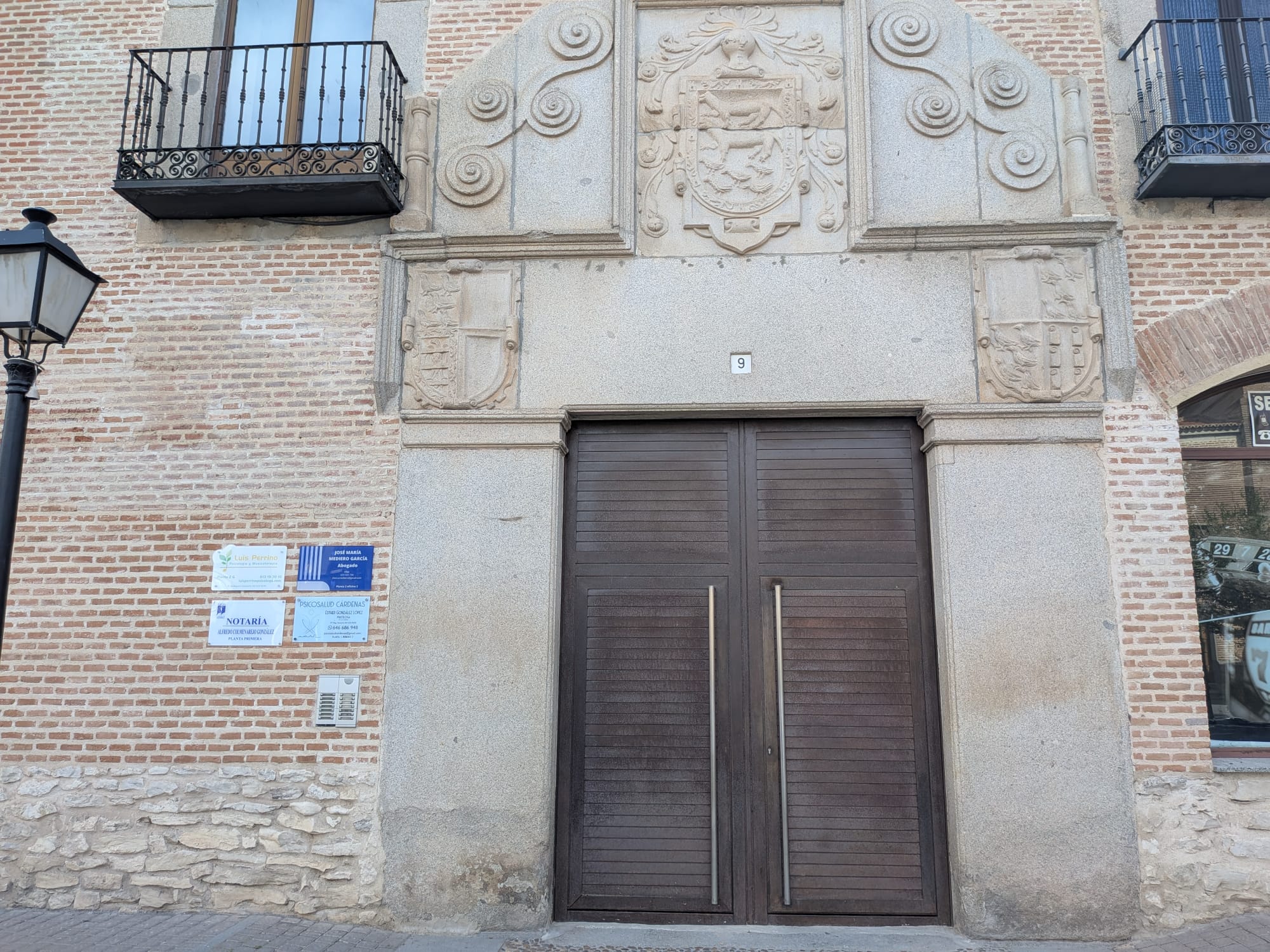 Fachada del Palacio de Cárdenas, sede del centro